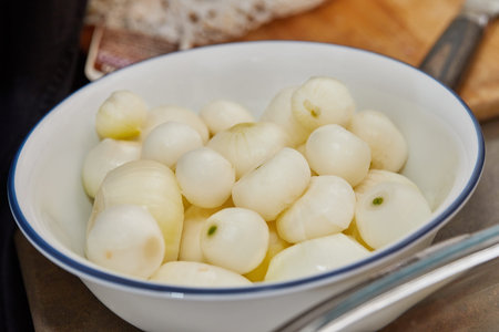 Shallots in bowl are cleaned and ready to cookの写真素材