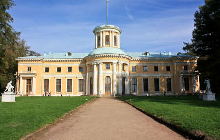 MOSCOW REGION, RUSSIA-SEP 26,2010: The country estate "Arkhangelskoye" is a wonderful monument of Russian culture from the end of the XVIII to the beginning of the XIX century. Grand Palaceのeditorial素材