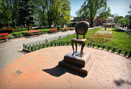 ODESSA, UKRAINE-MAY 01,2013: "The Twelve Chairs" novel monument in Odessa - Deribassovskaya streetのeditorial素材