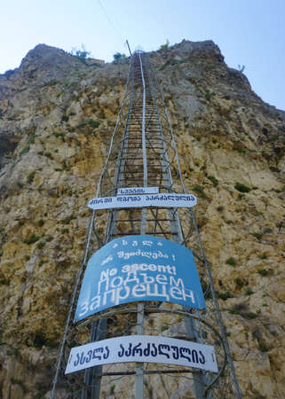Katskhi Pillar Stairs Warning Sign View in Russian and Georgian Lettersのeditorial素材