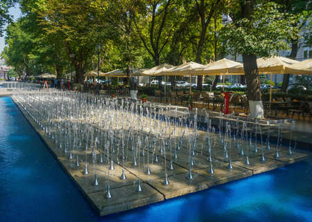 Yerevan Shahumyan Park Fountains Surrounded by Trees and Umbrellasのeditorial素材