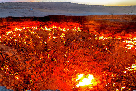 Darvaza Gas Crater Pit Breathtaking Close Up Flames Viewの写真素材