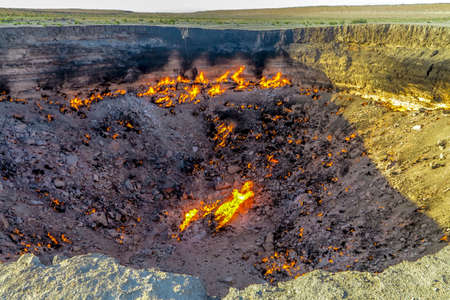 Darvaza Gas Crater Pit Breathtaking Close Up Flames Viewの写真素材