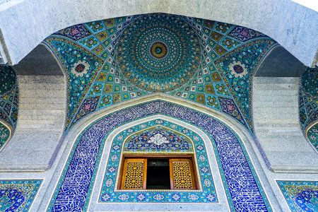 Qom Imam Hassan Asgari Mosque Blue Tiles Ceiling Gate Viewのeditorial素材