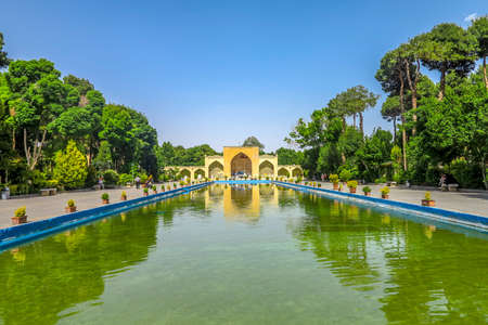 Isfahan Bagh-e Chehel Sotoun Forty Columns Palace Main Entrance Iwan Portal Gateのeditorial素材