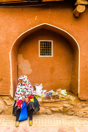 Abyaneh Heritage Village Sitting Old Woman Selling Foodのeditorial素材