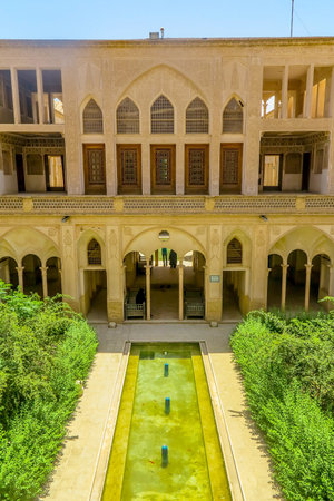 Kashan Boroujerd Historical House Courtyard Facade Back View with Fountain Pondのeditorial素材