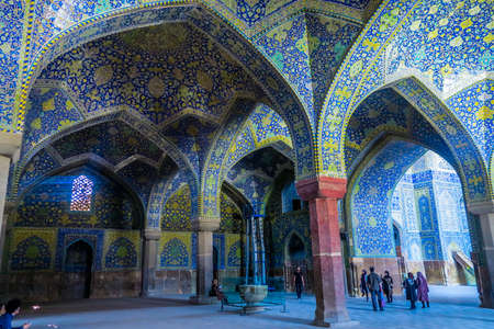 Isfahan Masjed-e Jadid-e Abbasi Shah Great Royal Mosque Blue Tiles Ornament Ceiling with Pillarsのeditorial素材