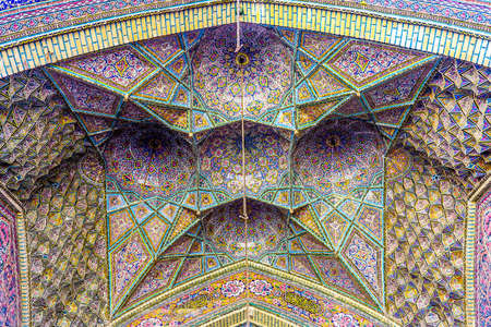 Shiraz Nasir Al-Mulk Pink Mosque Yellow and Blue Tiles Ornament Ceiling Muqarna Ahoopay Honeycomb Stalactite Vaultingのeditorial素材
