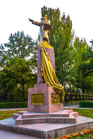 Bishkek Ivan Panfilov Statue at Public Park near Old Squareのeditorial素材