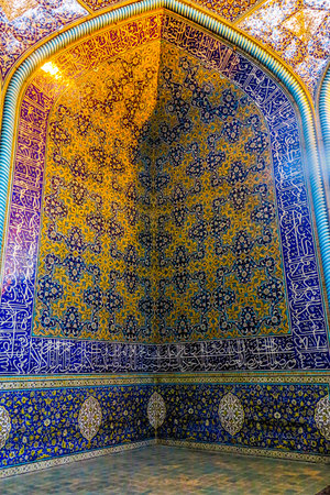 Isfahan Sheikh Lotfollah Mosque Yellow Blue Tiles Ornament Edge Facadeのeditorial素材