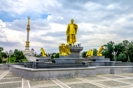 Ashgabat Independence Monument with President Saparmurat Niyazov Statueのeditorial素材