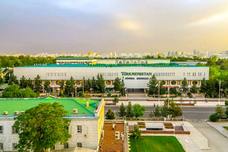 Ashgabat Turkmenistan Sowda Merkezi Magtymguly Sayoly Street Busy Trafficのeditorial素材