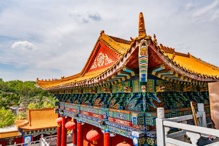 Urumqi Shuimogou Scenic Area Park Qingquan Buddhist Temple Roof High Angle View on a Sunny Blue Sky Dayのeditorial素材