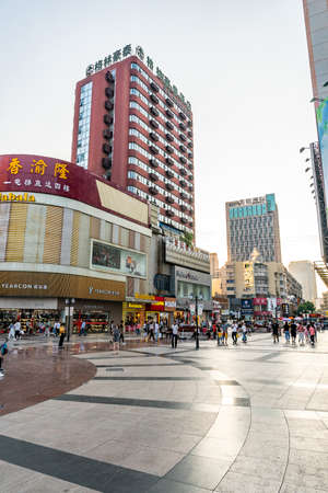 Wuhu Anhui Zhongshan Buxingjie Pedestrian Road View of the Main Square with Walking People During Sunsetのeditorial素材