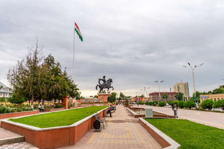 Qurghonteppa Bokhtar Ismoil Somoni Square Leading Lines View of Statue on a Cloudy Rainy Dayの写真素材
