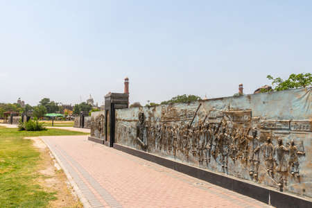 Lahore Iqbal Park Picturesque View of Quaid-e-Jinnah Monument on a Sunny Blue Sky Dayの写真素材