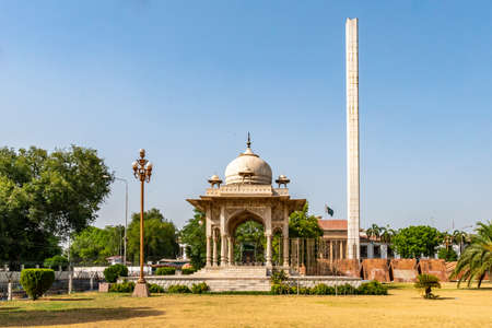 Lahore Charing Cross and Islamic Summit Minar Minaret Monument Picturesque View on a Sunny Blue Sky Dayの写真素材