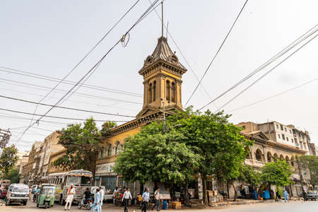 Karachi Common Building Picturesque View at Jinnah Road with Busy Traffic on a Cloudy Dayの写真素材