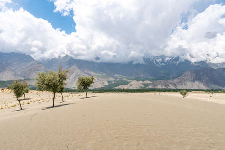 Skardu High Altitude Cold Katpana Desert Biama Nakpo Panoramic View of the Landscape on a Sunny Blue Sky Dayの写真素材