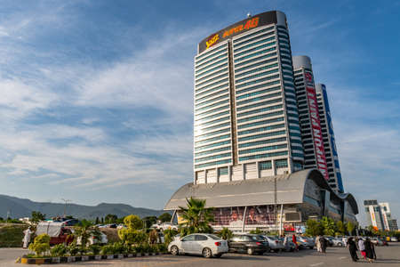 Islamabad Centaurus Shopping Mall Picturesque View of Walking People and Parking Lot at Sunset Sunny Blue Sky Dayのeditorial素材