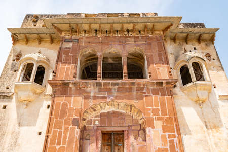 Chakwal Qila Katas Raj Hindu Temples Dedicated to Shiva Picturesque View of a Palace on a Sunny Blue Sky Dayのeditorial素材