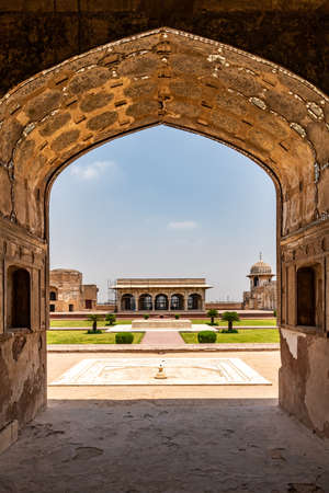Lahore Fort Picturesque Breathtaking View of Jahangir's Quadrangle Sleeping Chamber on a Sunny Blue Sky Dayのeditorial素材