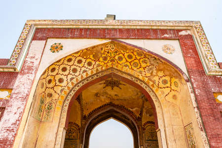 Lahore Fort Picturesque View of Sheesh Mahal Entrance Gate Muqarna Honeycomb on a Sunny Blue Sky Dayのeditorial素材