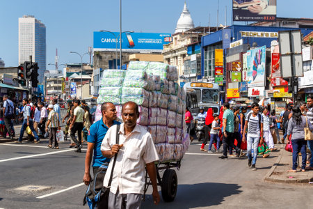 Colombo, Sri Lanka - January 12, 2018. Traffic of people and transport in the central part of the city on a sunny dayのeditorial素材