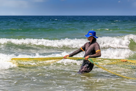 Colombo, Sri Lanka - January 14, 2018. Fisherman catches fish in the sea on a sunny dayのeditorial素材