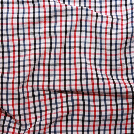 Texture of a red and white checkered picnic blanket  Striped crumpled tablecloth の写真素材