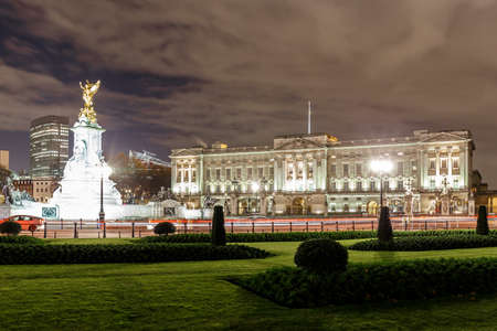 Buckingham Palace in the night, London, Englandのeditorial素材