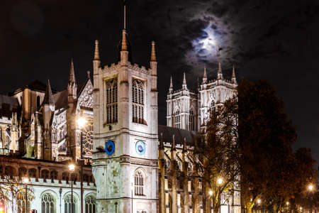 Westminster abbey in the night, Londonの写真素材