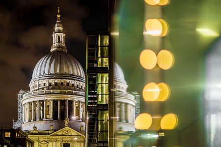 St Pauls cathedral in winter night, Londonの写真素材