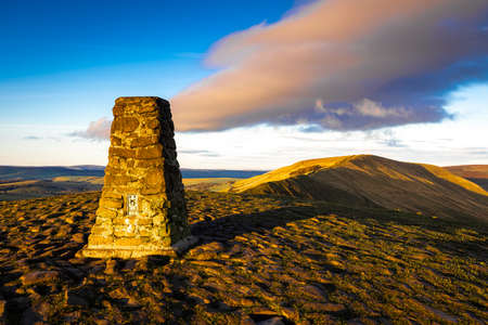 View of Mom tor in Peak district, an upland area in England at the southern end of the Pennines, UKの写真素材