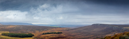 View of Stanage Edge in Peak district, an upland area in England at the southern end of the Pennines, UKの写真素材