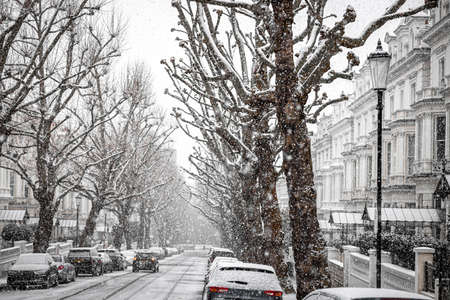 Car under the snow storm in 2021 in London, England, UKのeditorial素材
