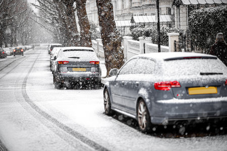 Car under the snow storm in 2021 in London, England, UKのeditorial素材