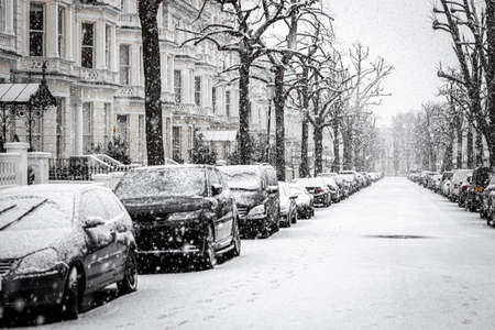 Car under the snow storm in 2021 in London, England, UKのeditorial素材