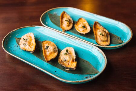 Sweet and mild-tasting mussels in a fragrant cheese sauce with light sharp notes that chili の写真素材