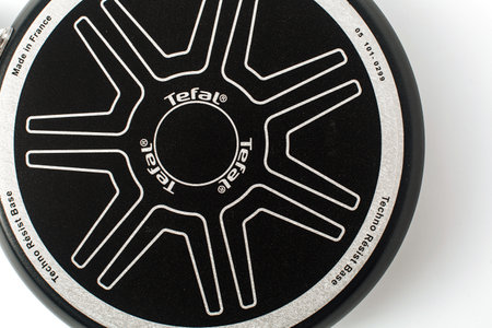 Dniprorudne, Ukraine - January 18 2021 : Tefal teflon coated pan. Tefal panのeditorial素材