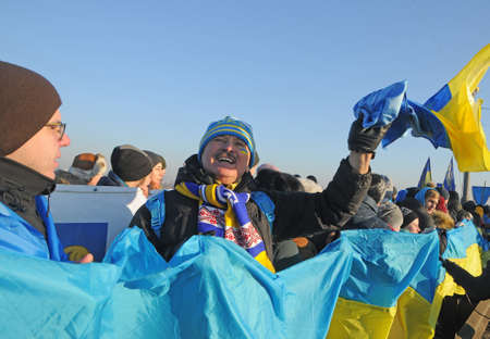 Participants of the action `Unite the banks of the Dnieper` a living chain of` Unity` on the Paton Bridge in Kiev, January 22, 2019.のeditorial素材
