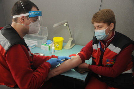Testing of employees of the Center for Emergency Medicine and Disaster Medicine of Kiev for coronavirus by ELISA tests to detect antibodies to the virus, in Kiev, May 26, 2020のeditorial素材