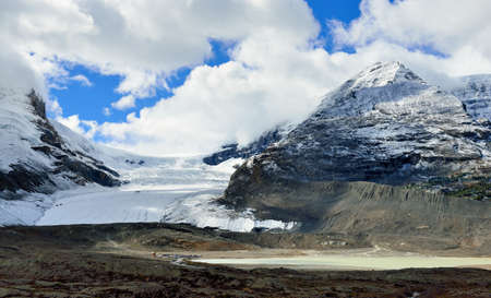 Glacier along the Icefields Parkway between Banff and Jasper in the Canadian Rockiesの写真素材