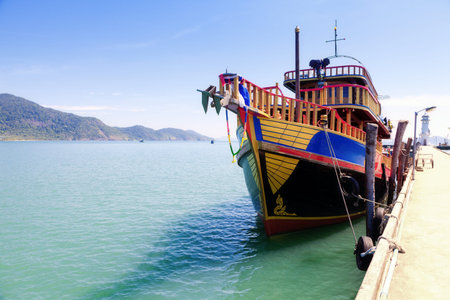Tour boat