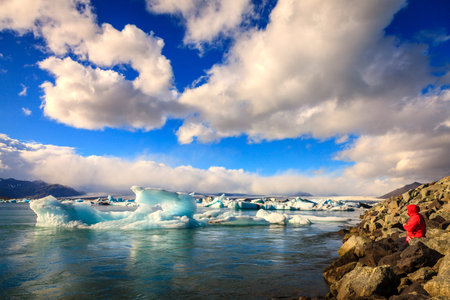 Icebergs floating in Jokulsarlon Lagoon in Icelandの写真素材