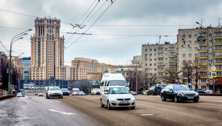 MOSCOW, RUSSIA - APRIL 4, 2015: Midday traffic on Zatsepskiy Val street in downtown Moscow near Paveletskaya Railway Stationのeditorial素材