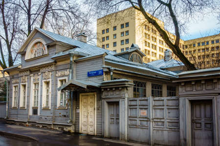 MOSCOW, RUSSIA - APRIL 4, 2015: Palibin House in center of Moscow - one of the few original single story houses left in Moscow. Built in 1818のeditorial素材