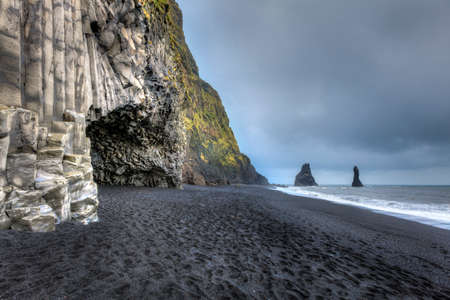 Basalt cave at at Reynisfjara Beach in Southern Icelandの素材 [FY31080787729]