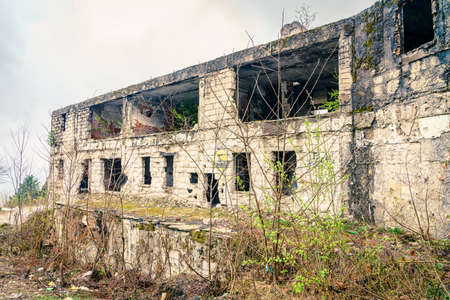 Building on the outskirts of Sarajevo shelled during the Balkan war in 1992-1996のeditorial素材